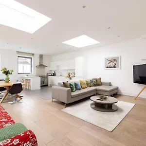  Apartment Wild Roses Serviced - Borough